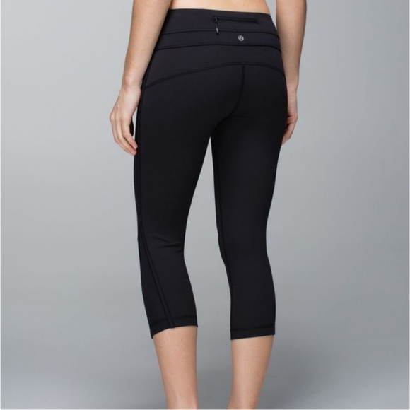 lululemon athletica Pants - Lululemon Up The Pace Crop size 8 in EUC
